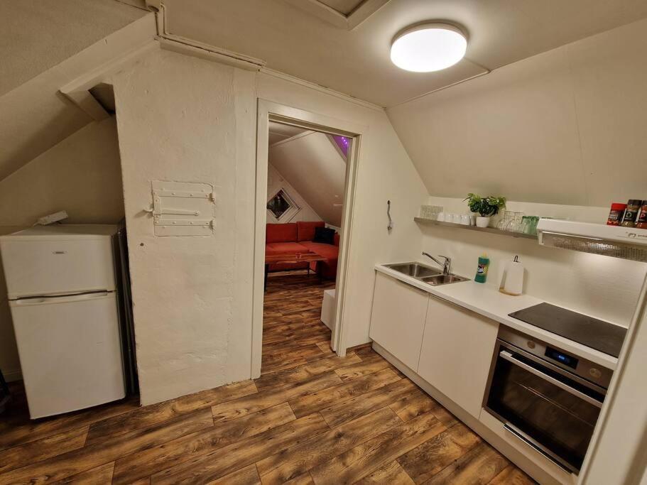 Smaller Apartment Next To Bridge Тромсьо Екстериор снимка